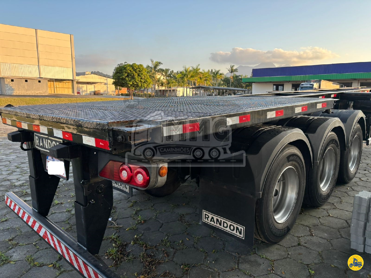 CARRETA SEMI-REBOQUE PORTA-CONTAINER MMG Caminhões GUARAMIRIM SANTA CATARINA SC